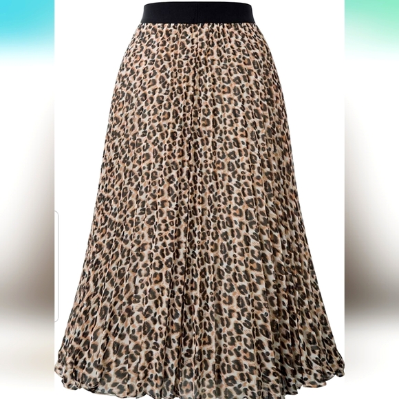 Amazon Dresses & Skirts - EUC leopard skirt, size M